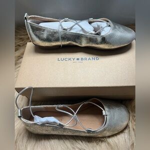 NIB Girls Lucky Brand Platino Ballet Flats Sz 3.5